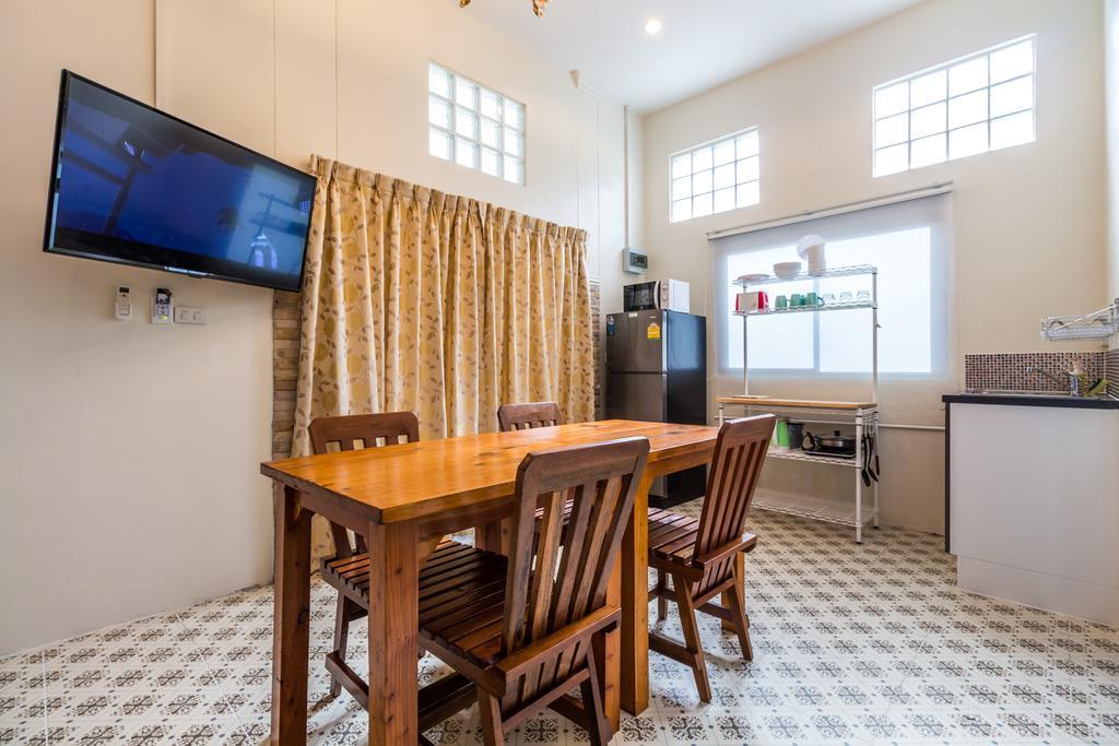 Eriksson Guesthouse Patong Rum bild