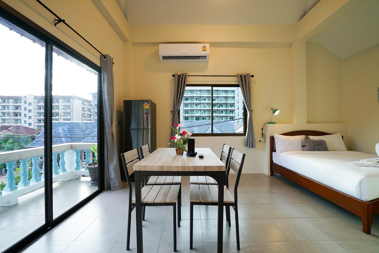 Eriksson Guesthouse Patong Rum bild
