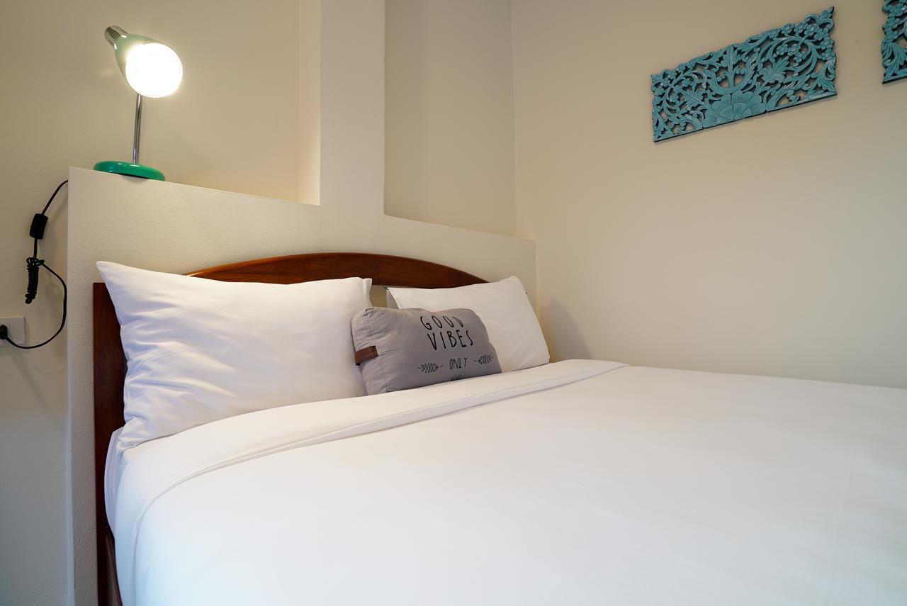 Eriksson Guesthouse Patong Rum bild