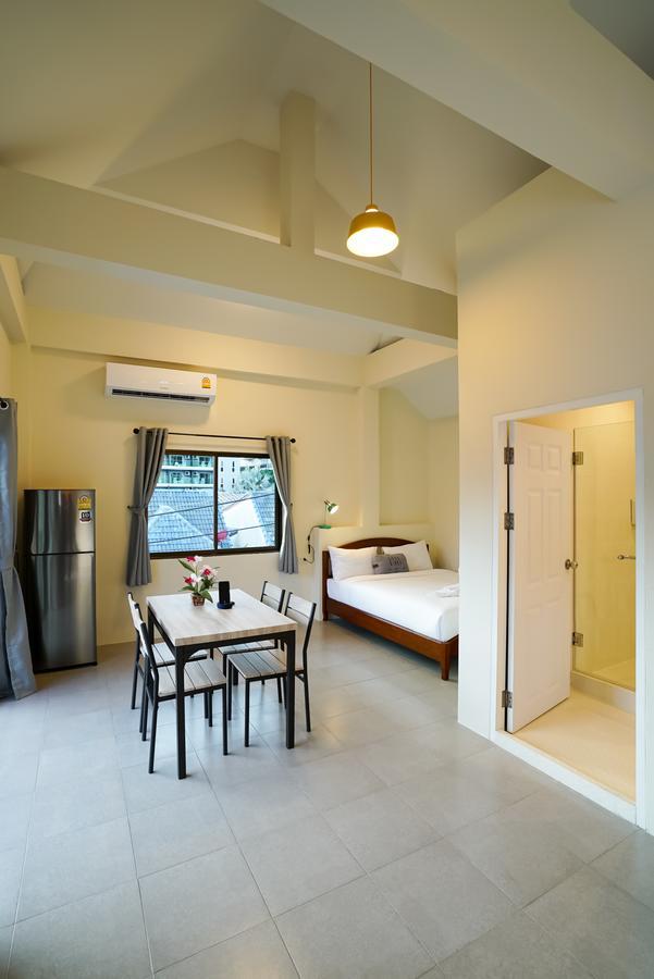 Eriksson Guesthouse Patong Rum bild