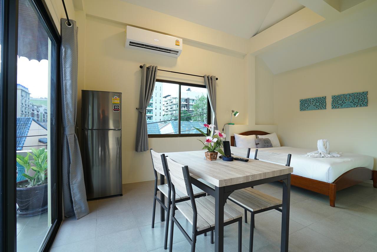 Eriksson Guesthouse Patong Rum bild